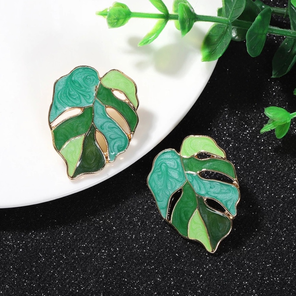 🍃 2/$24 Enameled Leaf Earrings 🍃